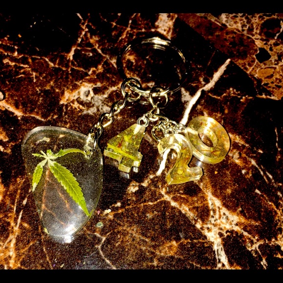 Hemp keychain - Picture 2 of 3